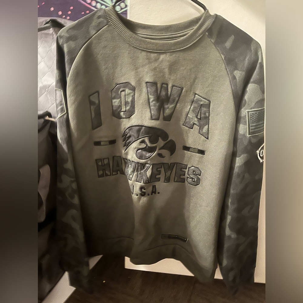 Iowa Hawkeyes sweatshirt